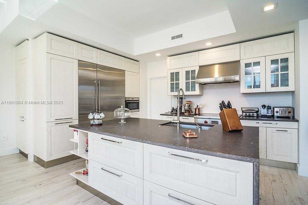 Small Image of 3500 ISLAND BLVD #DPH01, Aventura Number 21