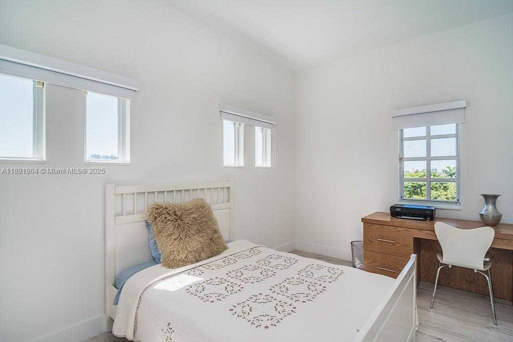 Small Image of 3500 ISLAND BLVD #DPH01, Aventura Number 23