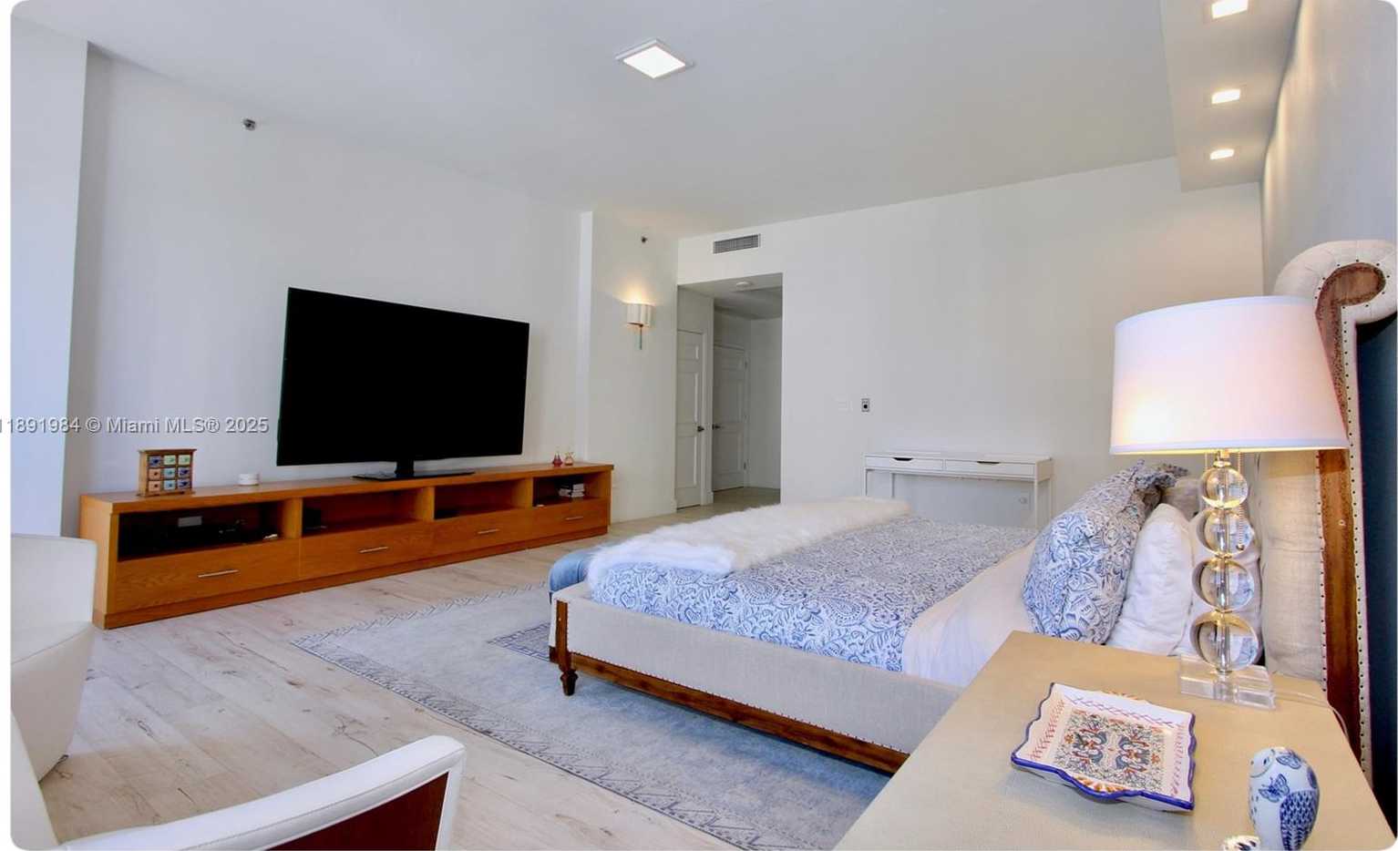 Small Image of 3500 ISLAND BLVD #DPH01, Aventura Number 28