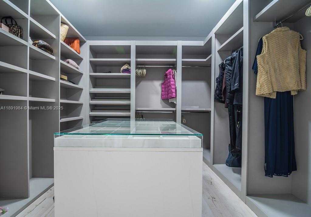 Small Image of 3500 ISLAND BLVD #DPH01, Aventura Number 30