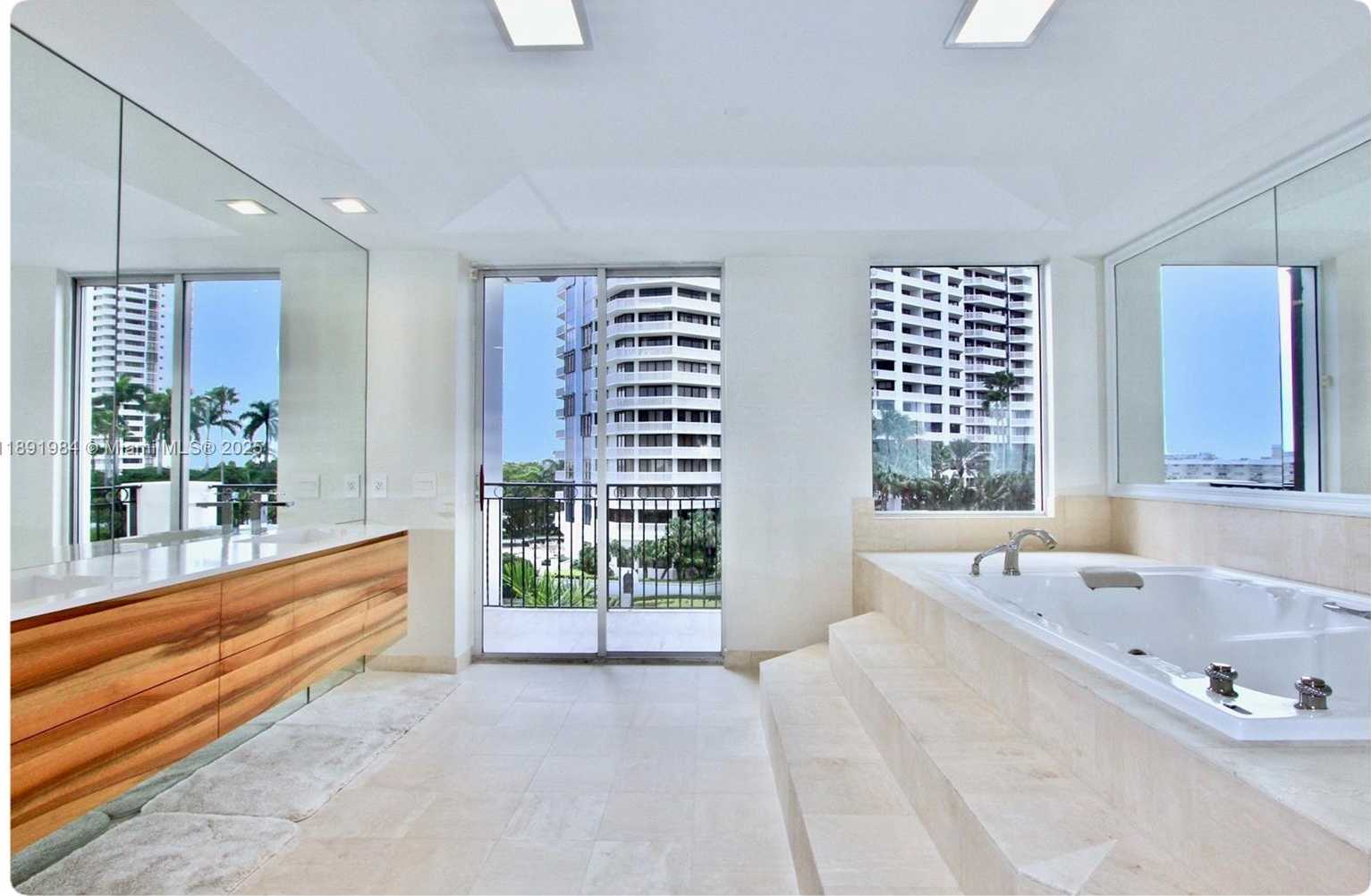 Small Image of 3500 ISLAND BLVD #DPH01, Aventura Number 31