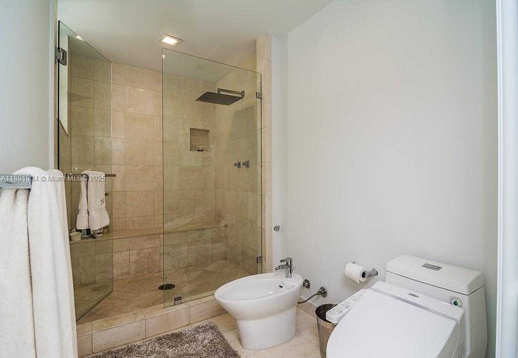 Small Image of 3500 ISLAND BLVD #DPH01, Aventura Number 34