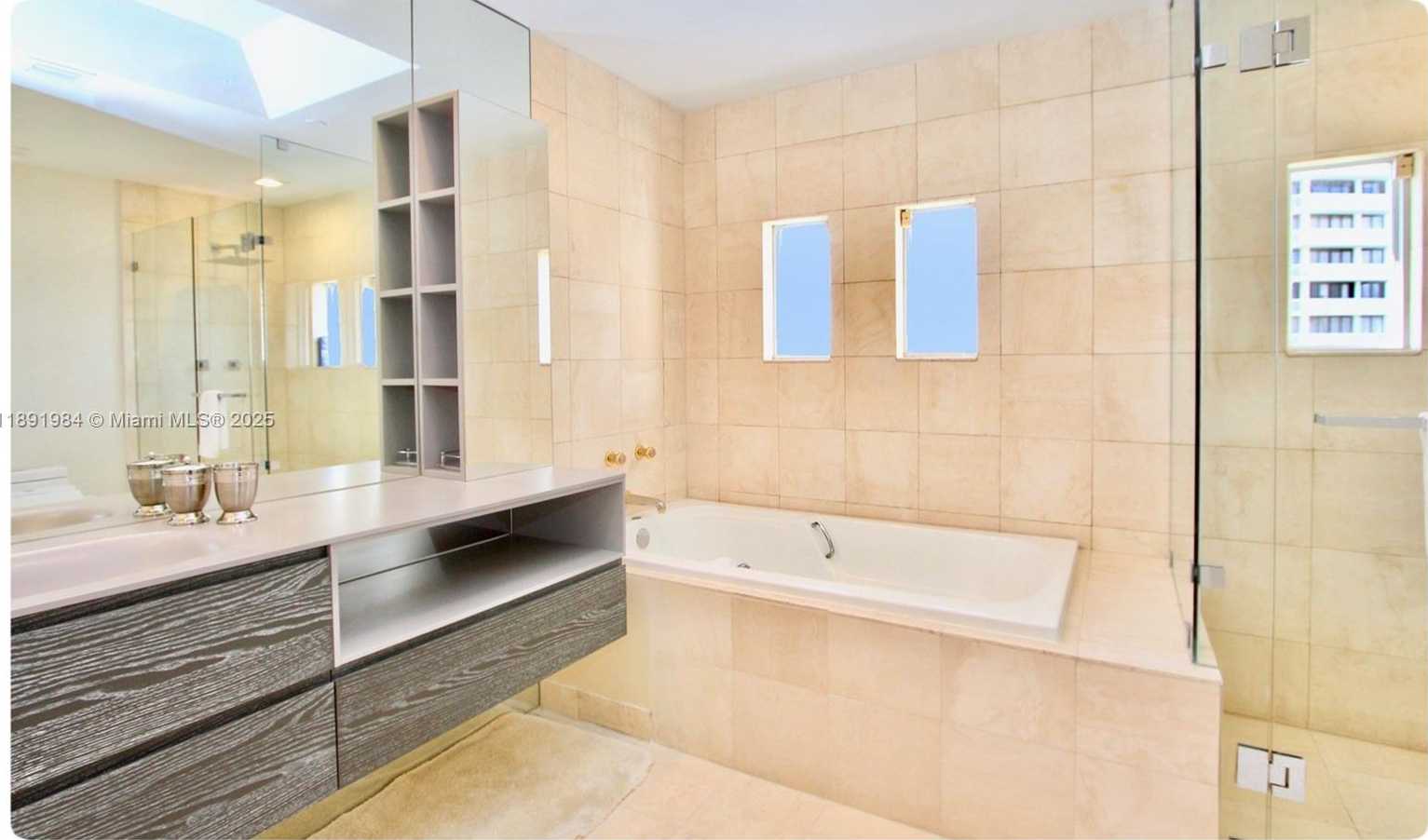 Small Image of 3500 ISLAND BLVD #DPH01, Aventura Number 38