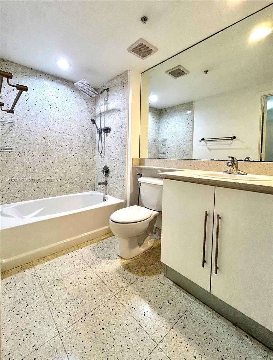 Small Image of 325 SOUTH BISCAYNE BLVD #3917, Miami Number 15