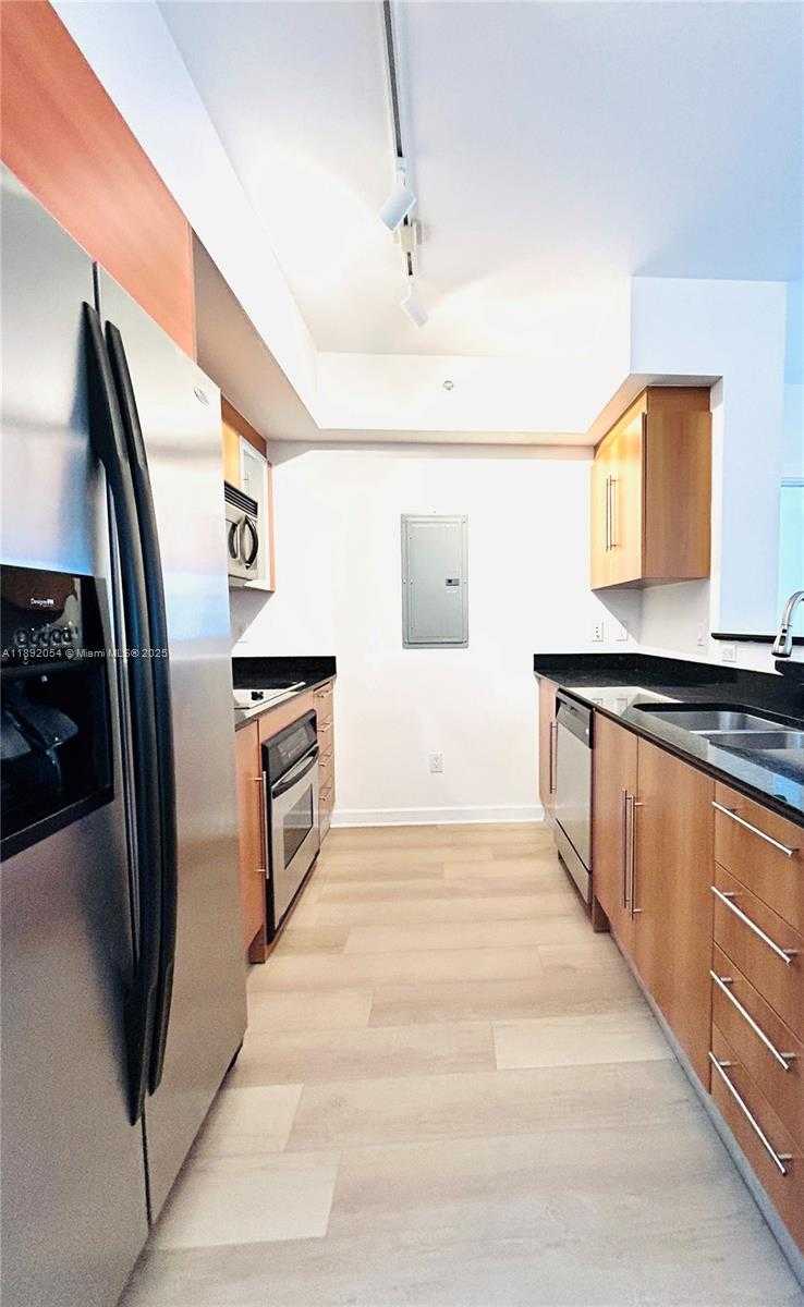 Small Image of 325 SOUTH BISCAYNE BLVD #3917, Miami Number 5