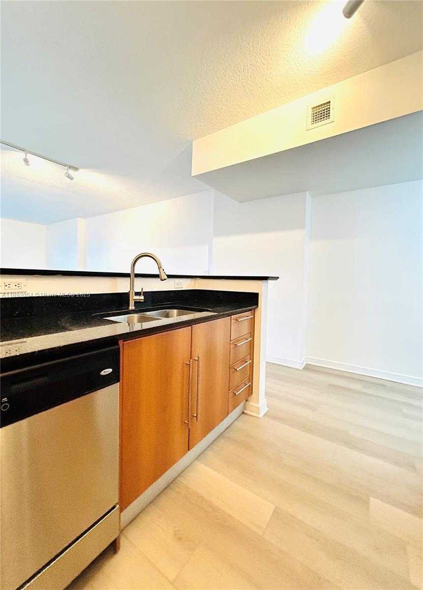 Small Image of 325 SOUTH BISCAYNE BLVD #3917, Miami Number 6