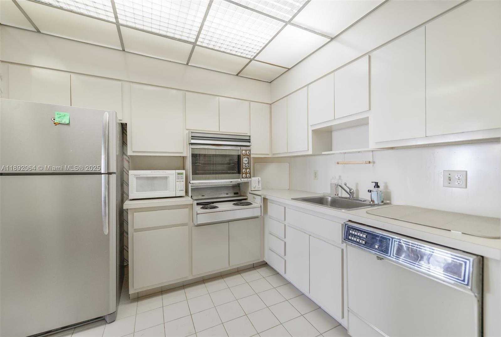 Small Image of 1980 SOUTH OCEAN DR #21E, Hallandale Beach Number 12