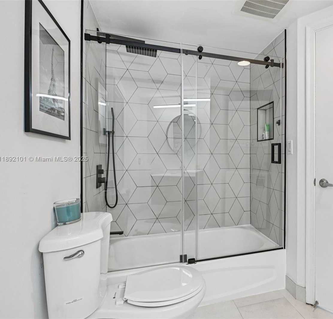 Small Image of 1750 NORTH BAYSHORE DR #2101, Miami Number 12
