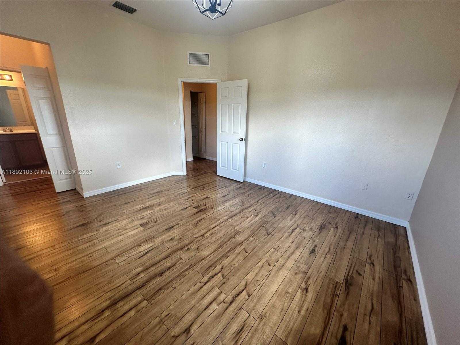 Small Image of 10800 NORTH WEST 88TH TER #218, Doral Number 14