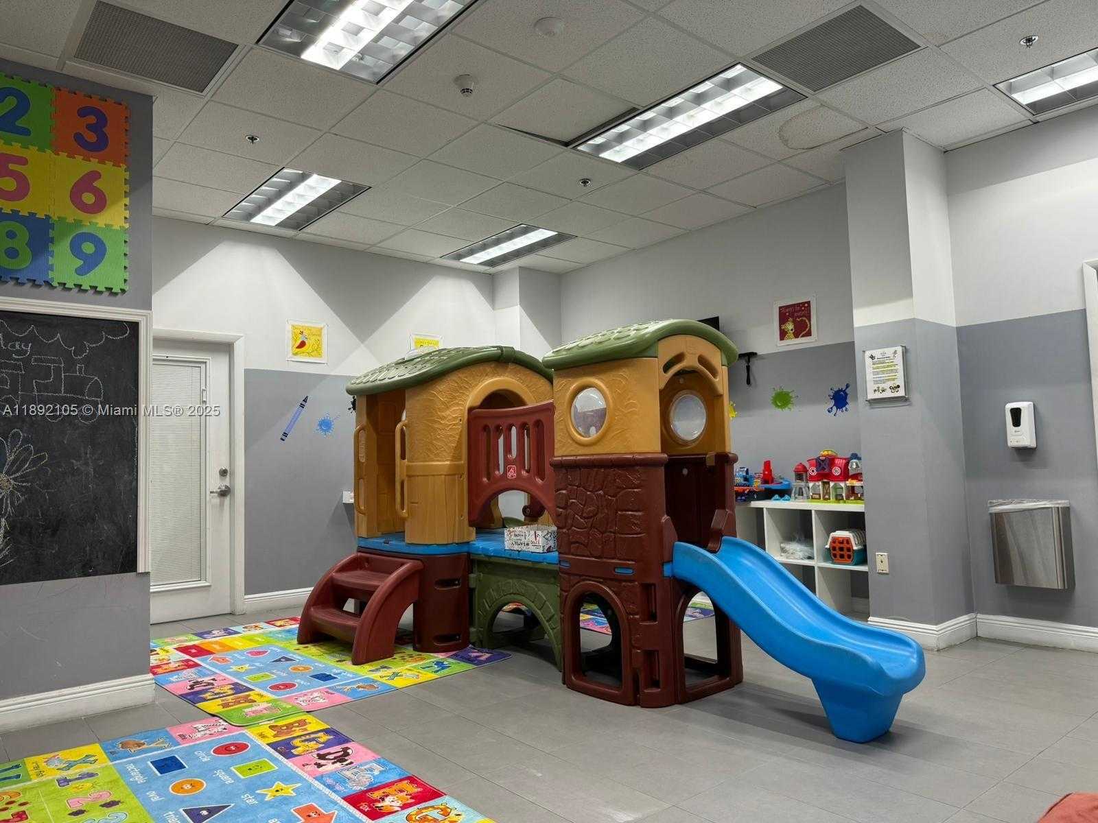 Small Image of 1200 BRICKELL BAY DR #1919, Miami Number 18