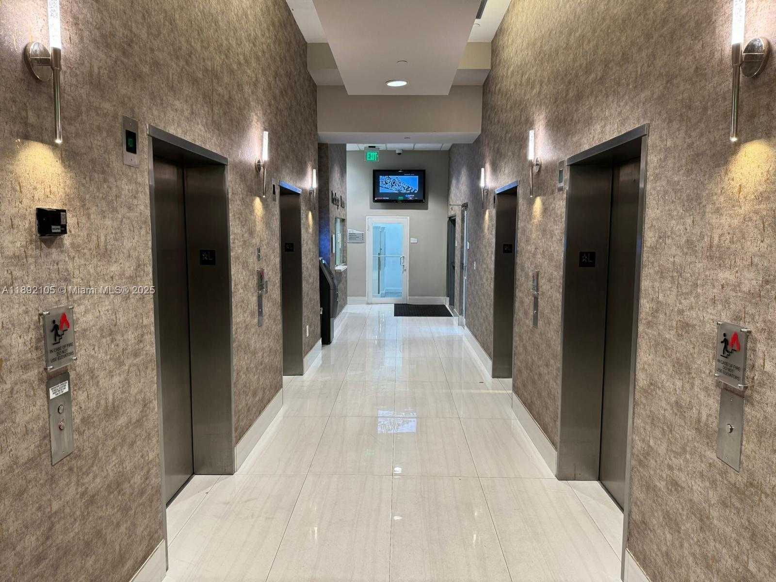 Small Image of 1200 BRICKELL BAY DR #1919, Miami Number 3