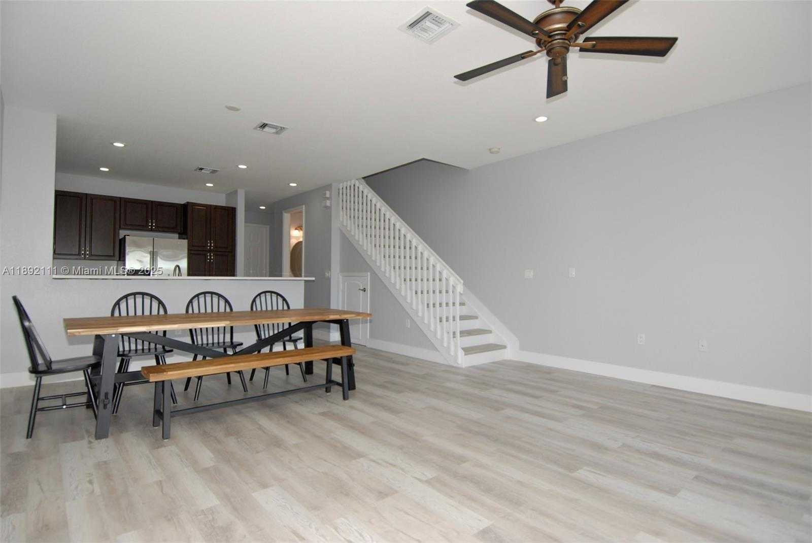 Small Image of 7636 FOXCROFT LN, Davie Number 10