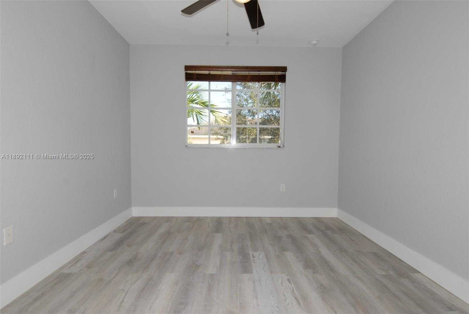 Small Image of 7636 FOXCROFT LN, Davie Number 13