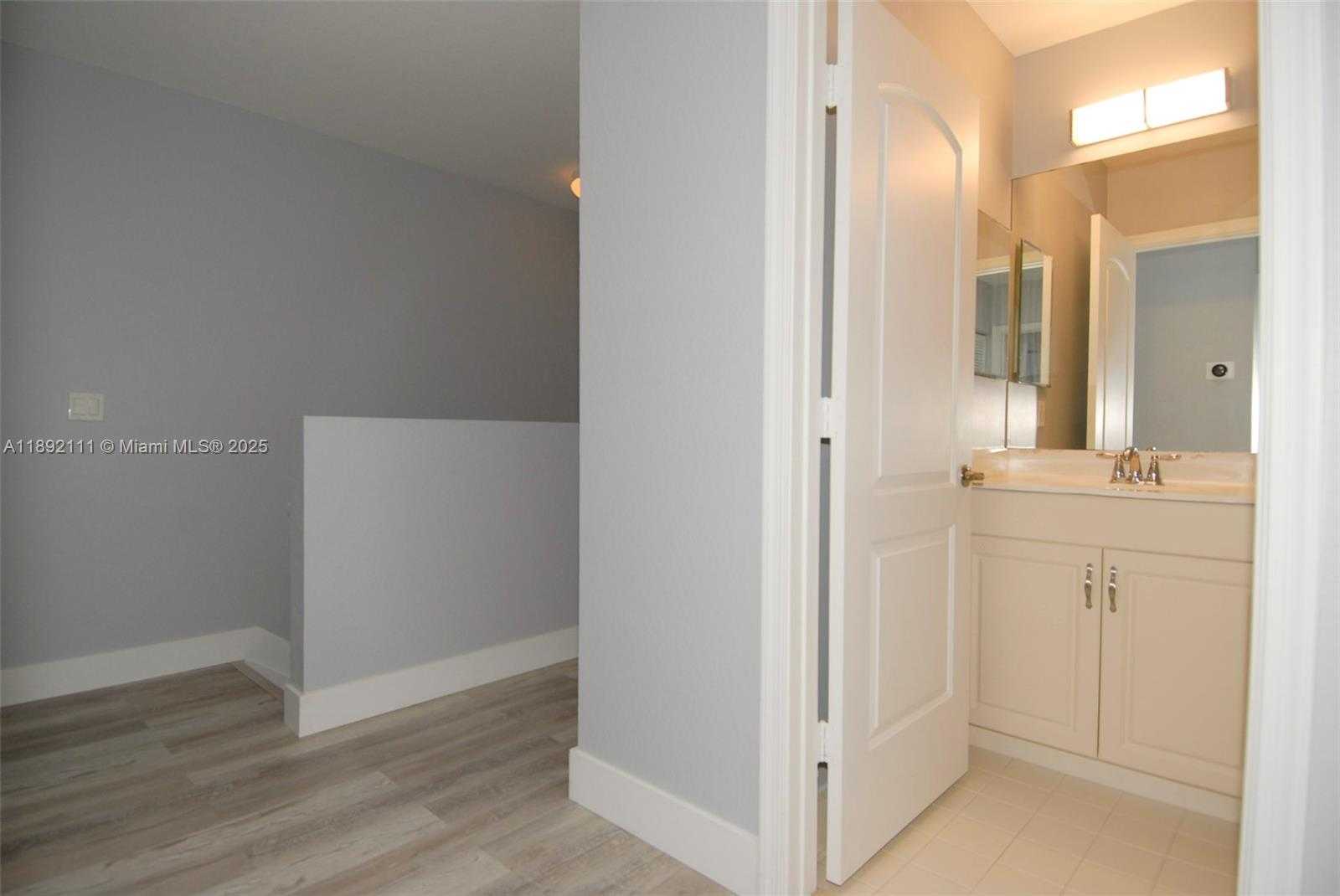 Small Image of 7636 FOXCROFT LN, Davie Number 18