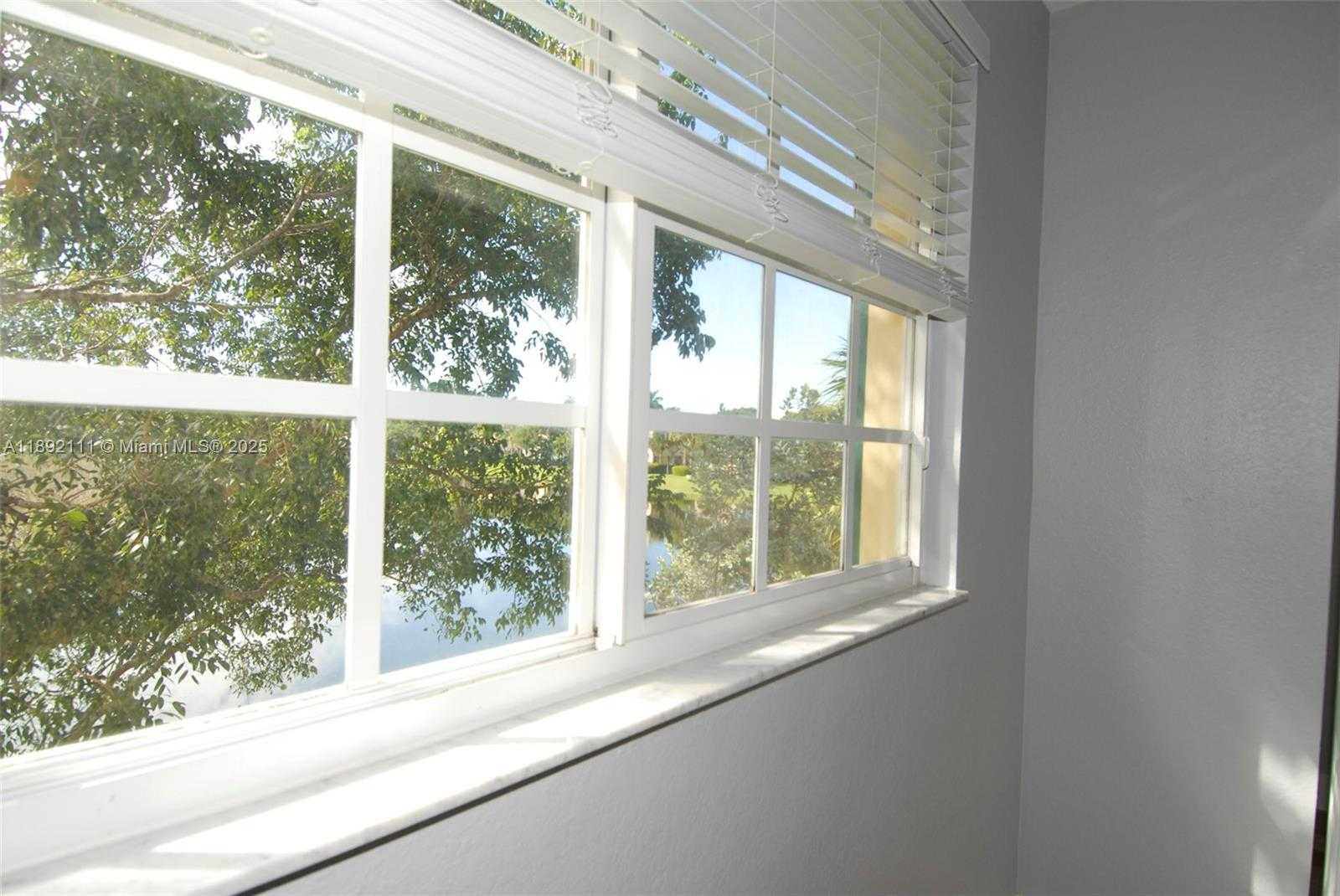 Small Image of 7636 FOXCROFT LN, Davie Number 21