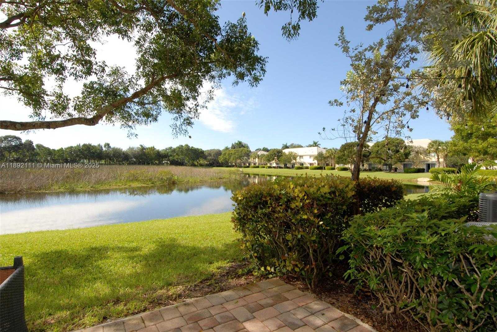 Small Image of 7636 FOXCROFT LN, Davie Number 29