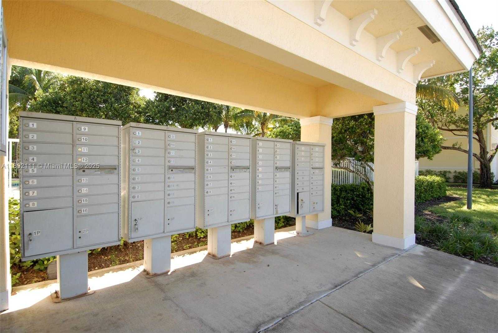 Small Image of 7636 FOXCROFT LN, Davie Number 31