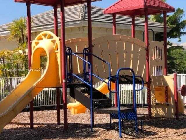 Small Image of 7636 FOXCROFT LN, Davie Number 36