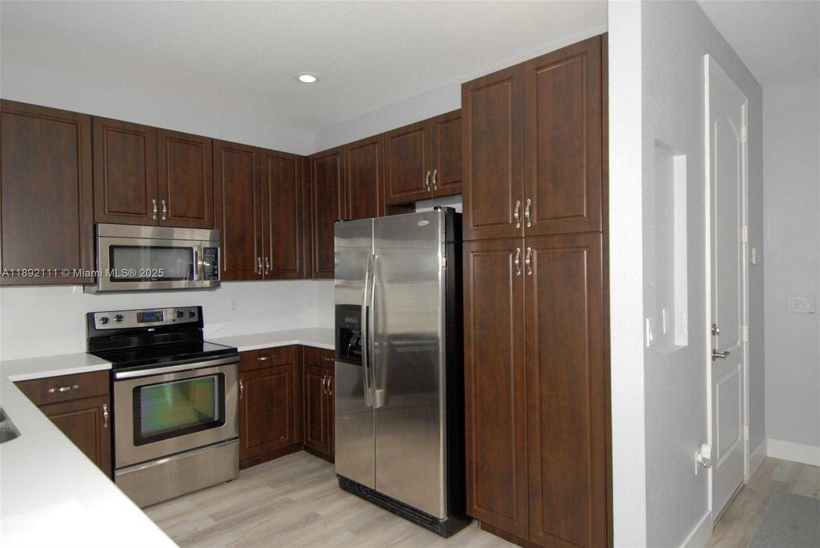 Small Image of 7636 FOXCROFT LN, Davie Number 6