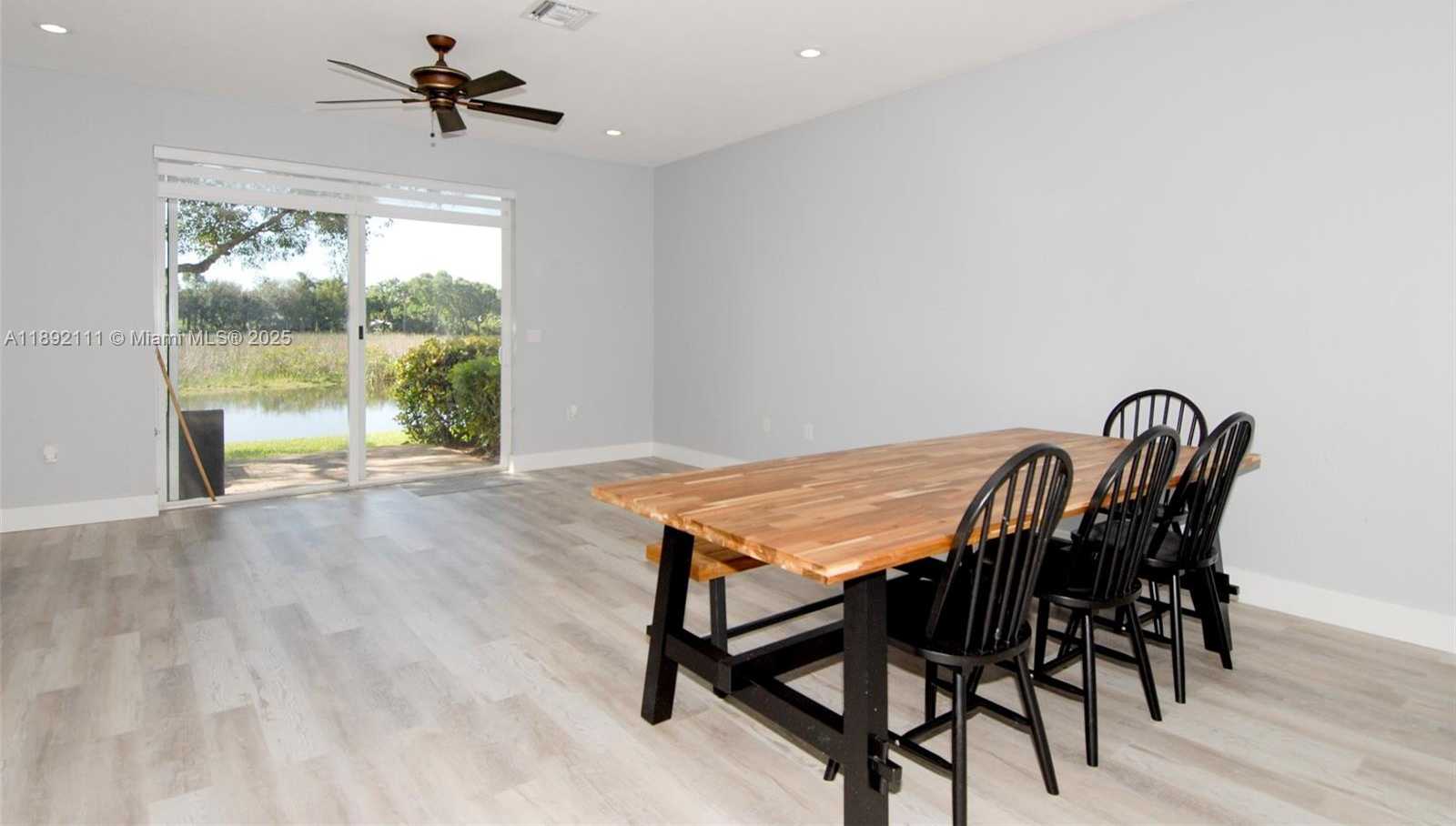 Small Image of 7636 FOXCROFT LN, Davie Number 8