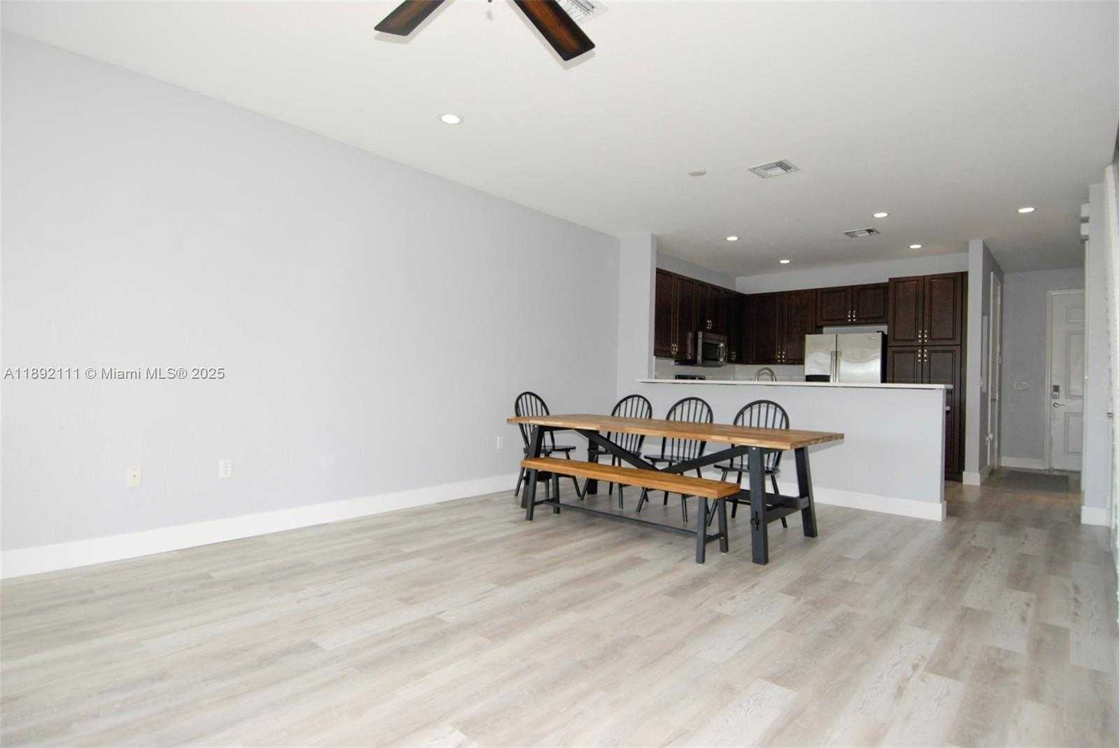 Small Image of 7636 FOXCROFT LN, Davie Number 9