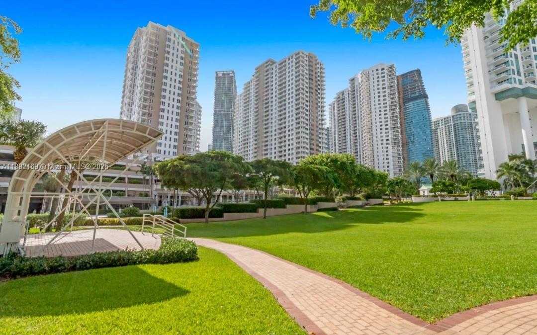 Small Image of 888 BRICKELL KEY DR #1002, Miami Number 31