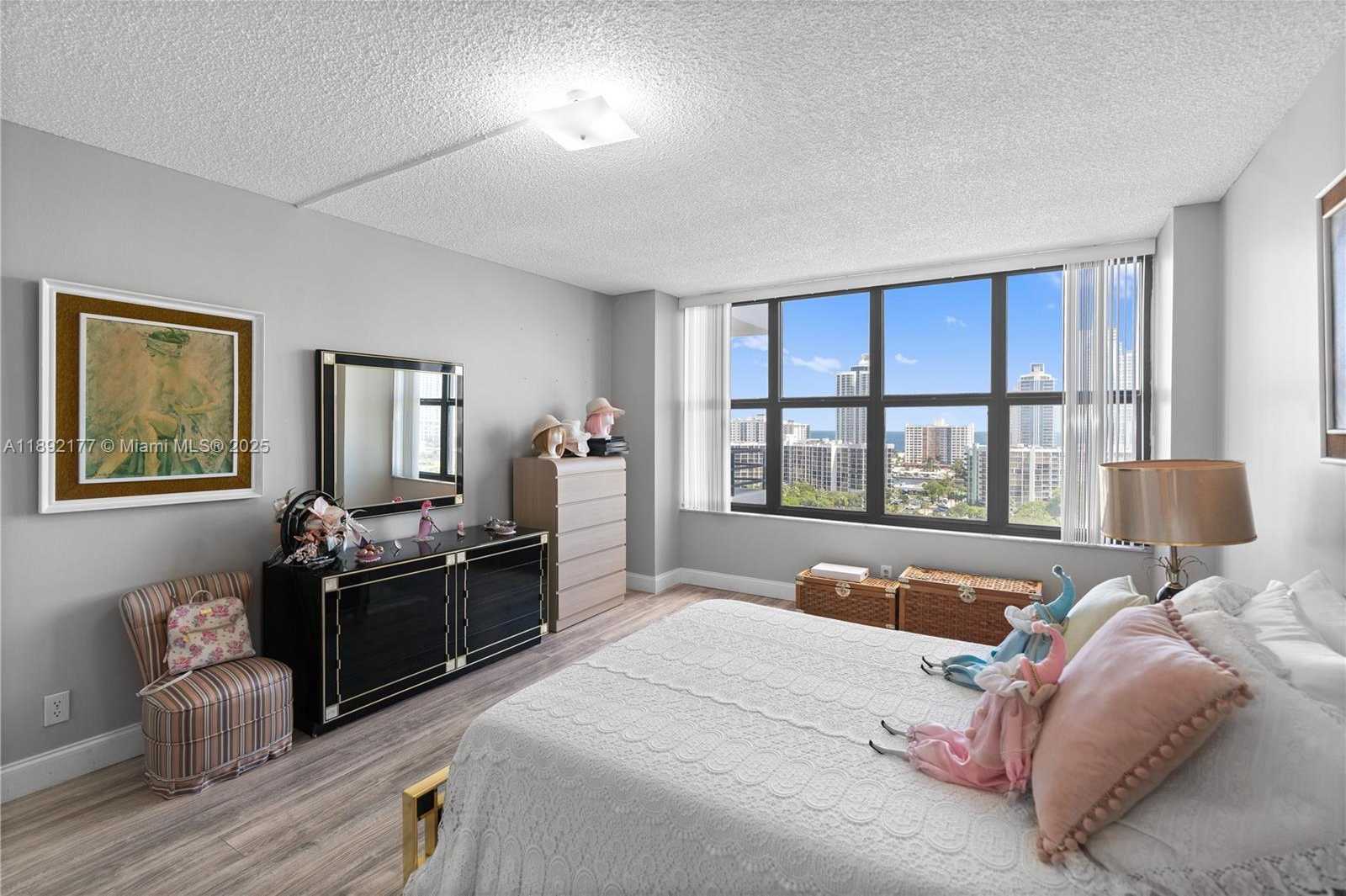 Small Image of 2500 PARKVIEW DR #1604, Hallandale Beach Number 12