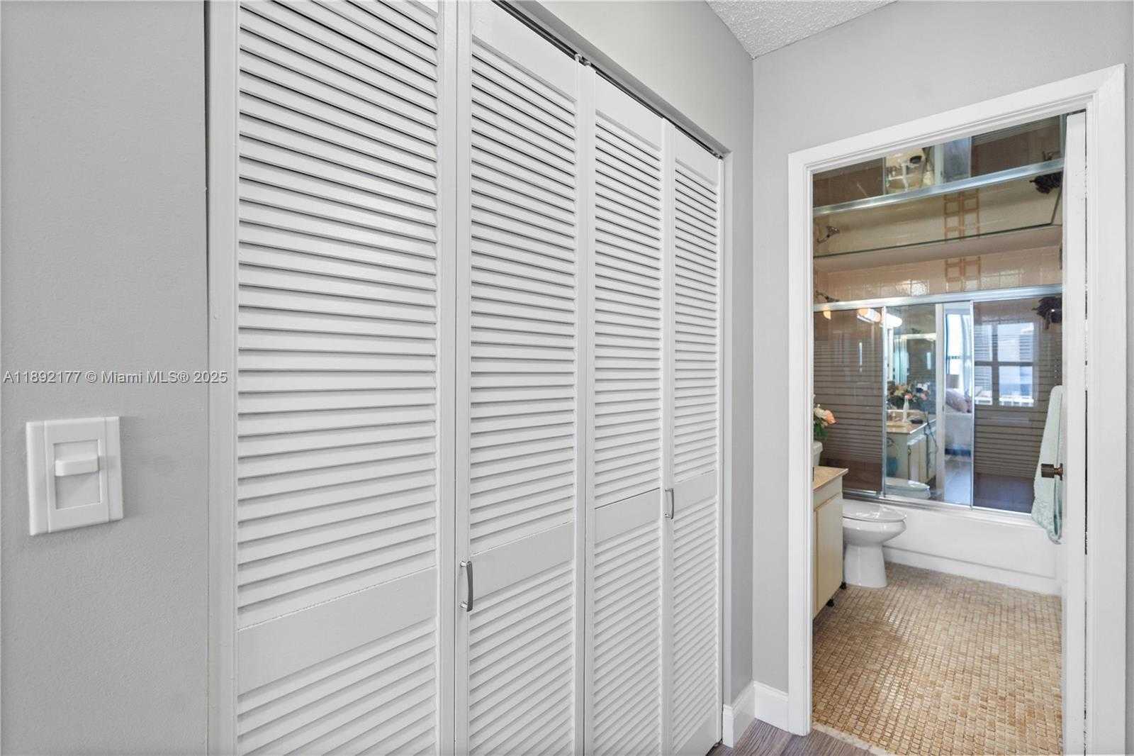 Small Image of 2500 PARKVIEW DR #1604, Hallandale Beach Number 15