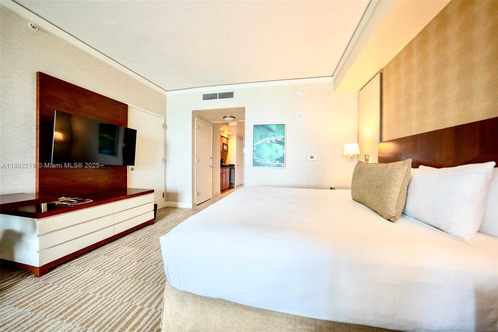 Small Image of 18001 SOUTH EAST COLLINS AVE #2111, Sunny Isles Beach Number 9