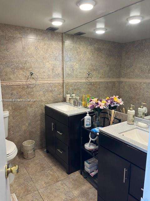 Small Image of 920 NORTH EAST 199TH ST #4S, Miami Number 39
