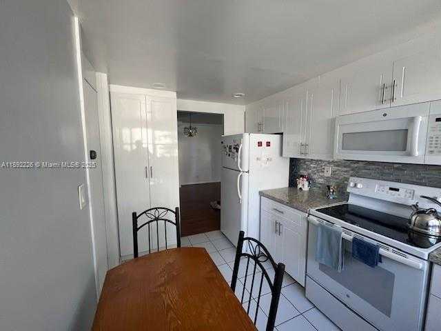 Small Image of 920 NORTH EAST 199TH ST #4S, Miami Number 5