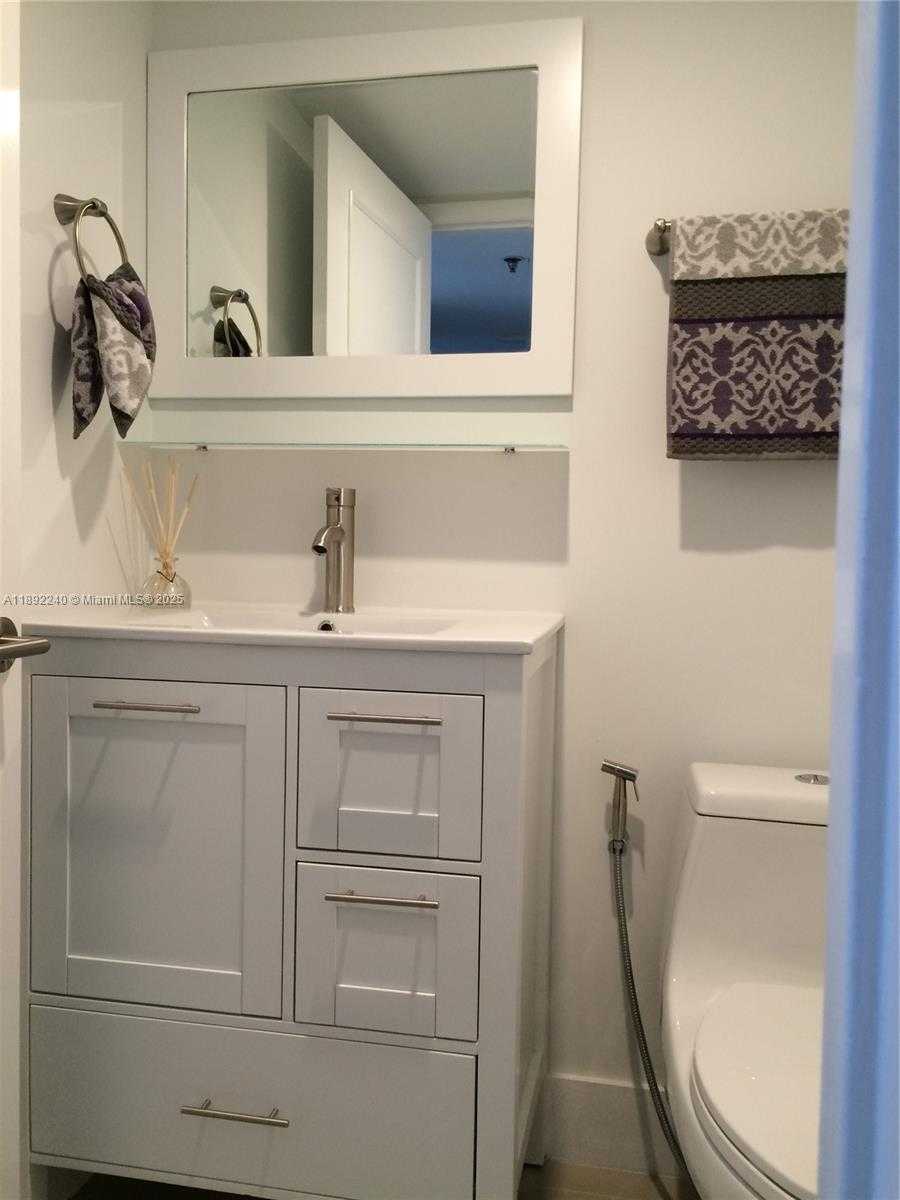 Small Image of 540 BRICKELL KEY DR #1602, Miami Number 13