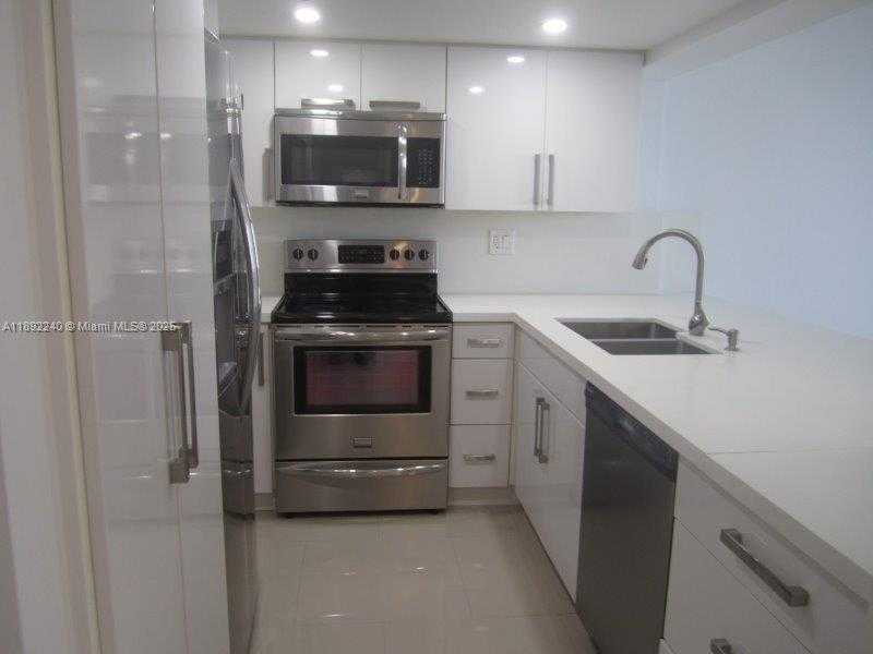 Small Image of 540 BRICKELL KEY DR #1602, Miami Number 14