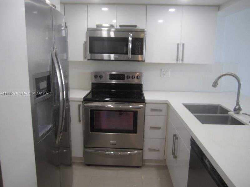 Small Image of 540 BRICKELL KEY DR #1602, Miami Number 15