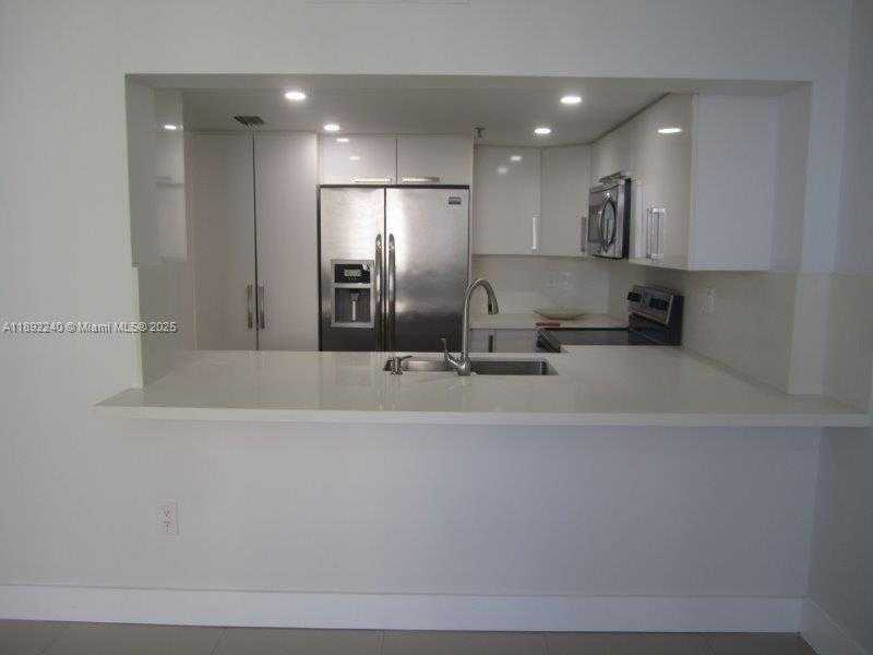 Small Image of 540 BRICKELL KEY DR #1602, Miami Number 20
