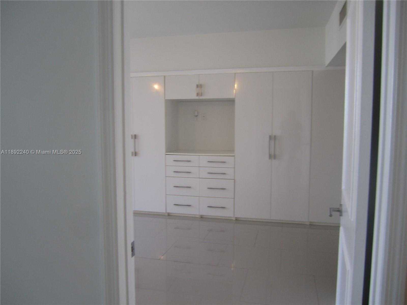 Small Image of 540 BRICKELL KEY DR #1602, Miami Number 27
