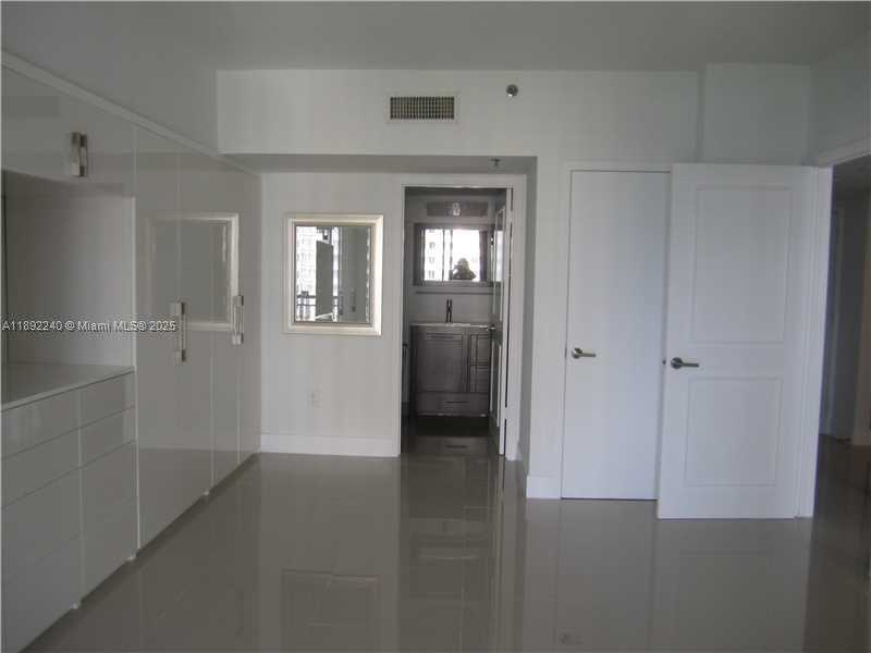 Small Image of 540 BRICKELL KEY DR #1602, Miami Number 30