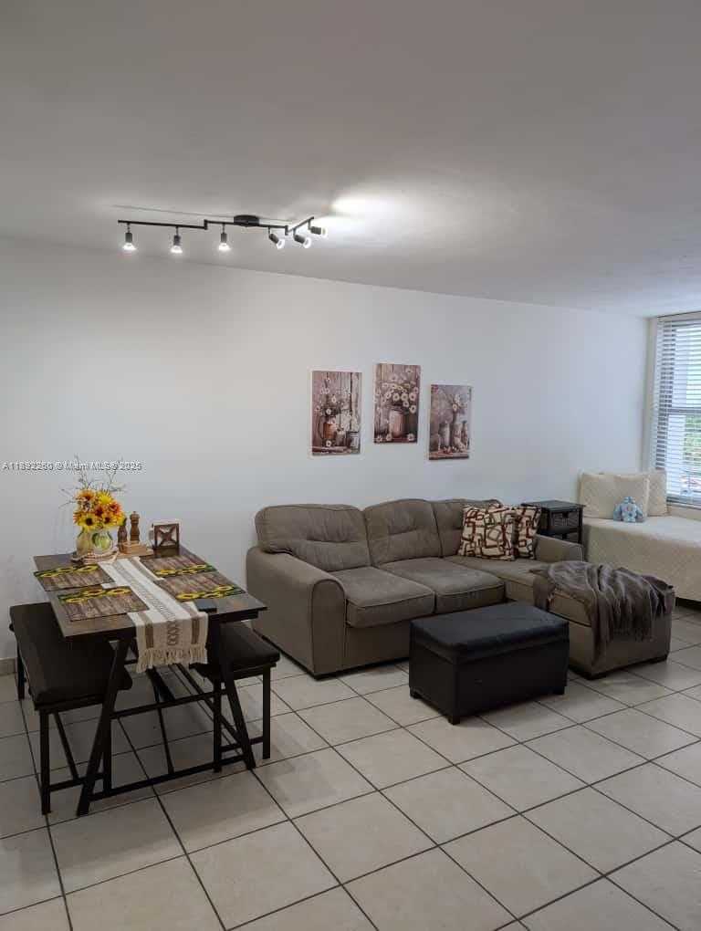Small Image of 2899 COLLINS AVE #736, Miami Beach Number 12