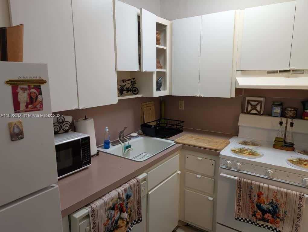 Small Image of 2899 COLLINS AVE #736, Miami Beach Number 14