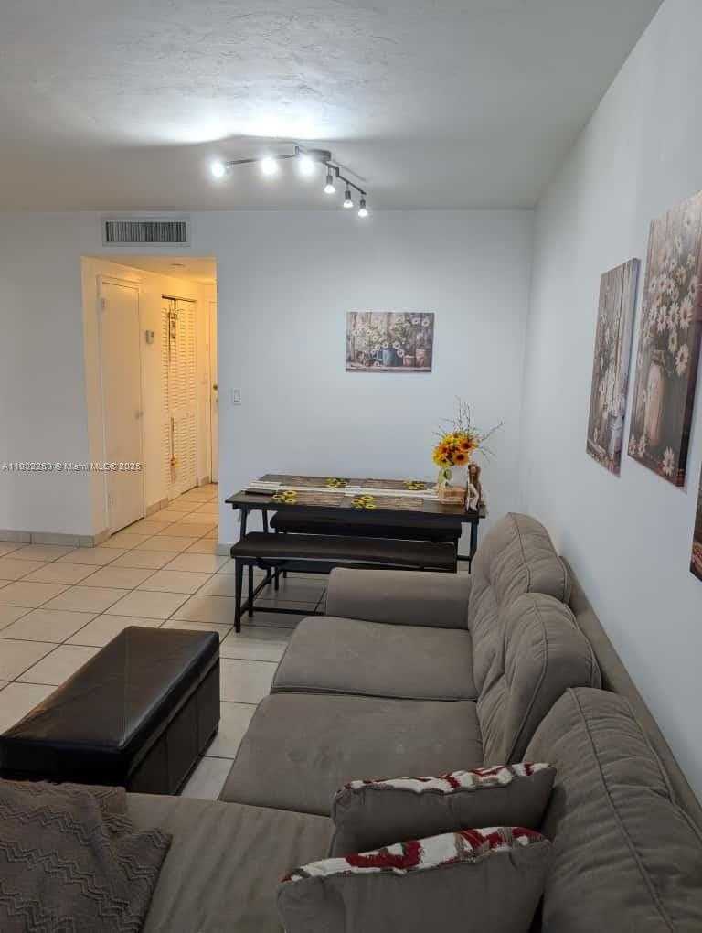 Small Image of 2899 COLLINS AVE #736, Miami Beach Number 9