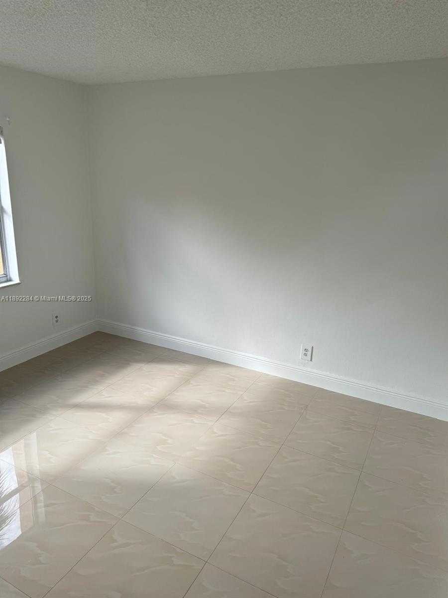 Small Image of 18101 NORTH WEST 68TH AVE #D207, Hialeah Number 10