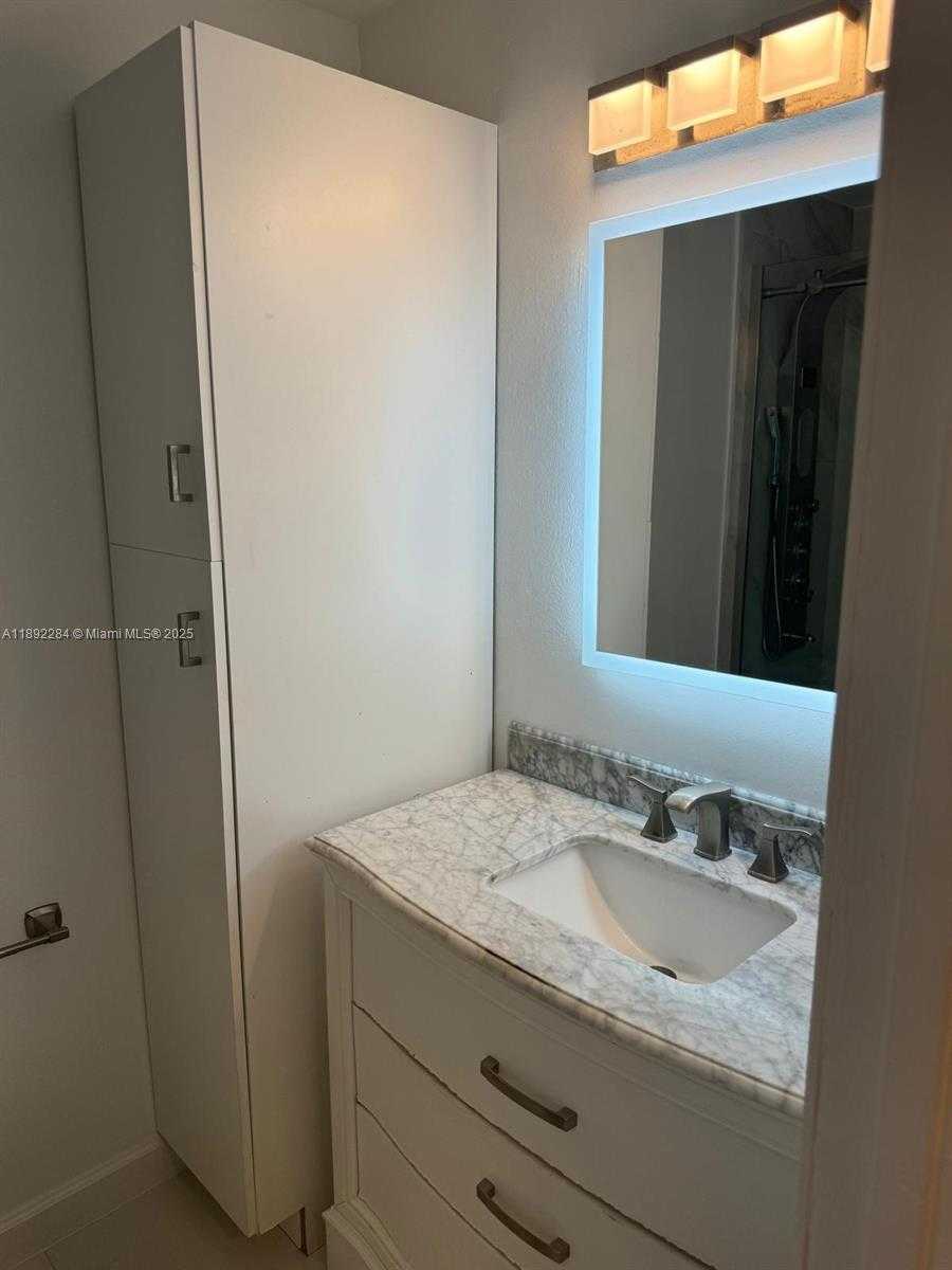 Small Image of 18101 NORTH WEST 68TH AVE #D207, Hialeah Number 14