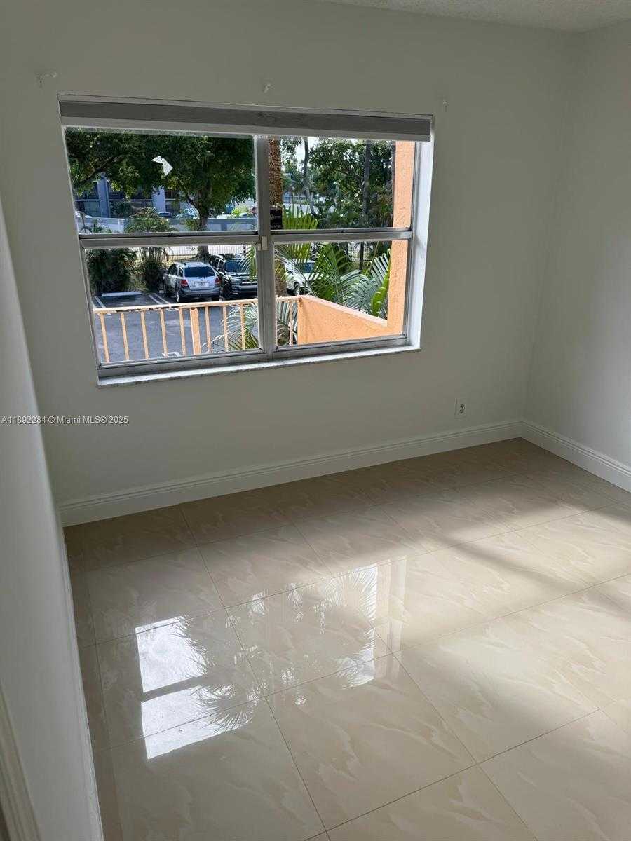 Small Image of 18101 NORTH WEST 68TH AVE #D207, Hialeah Number 21