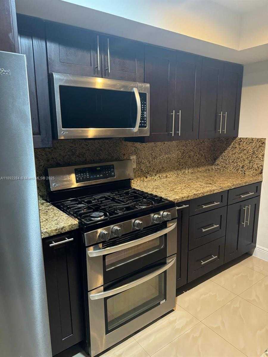 Small Image of 18101 NORTH WEST 68TH AVE #D207, Hialeah Number 4