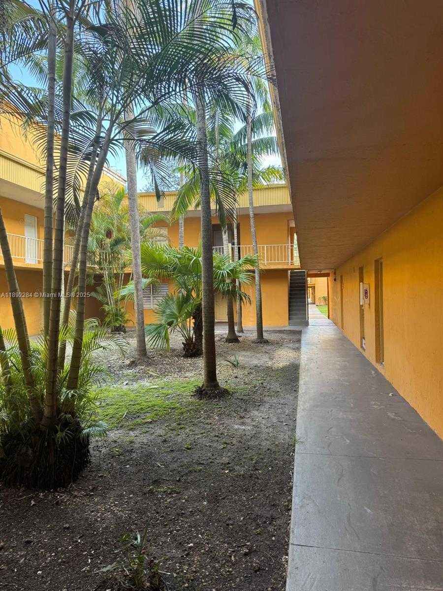 Small Image of 18101 NORTH WEST 68TH AVE #D207, Hialeah Number 5