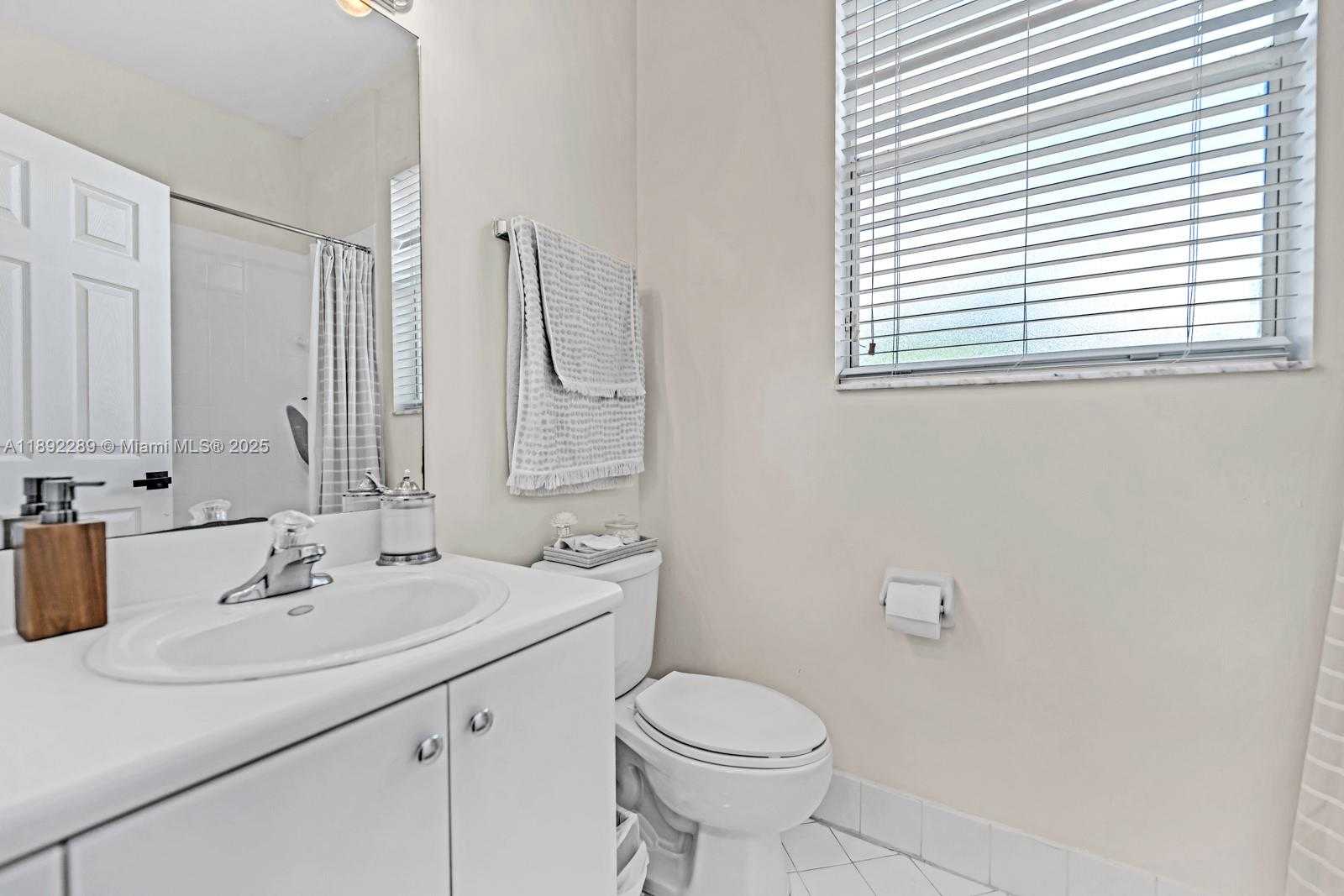 Small Image of 12781 SOUTH WEST 135TH TER #12781, Miami Number 16