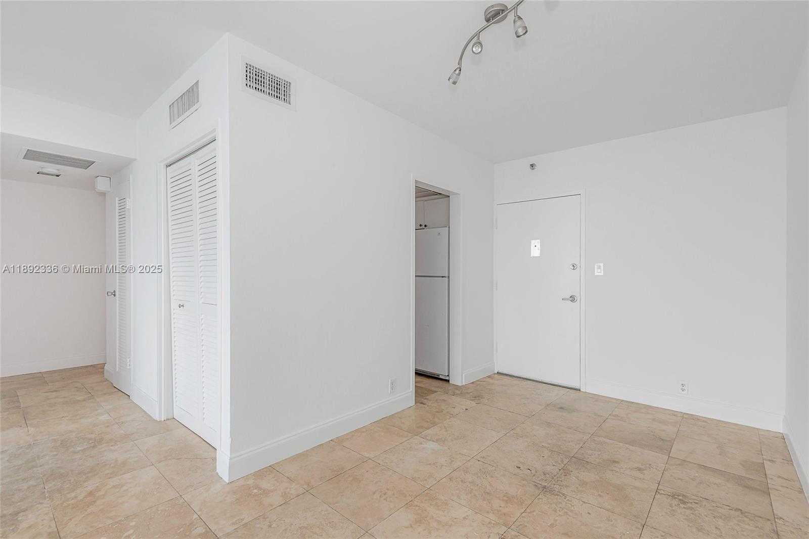 Small Image of 1000 WEST AVE #1517, Miami Beach Number 10