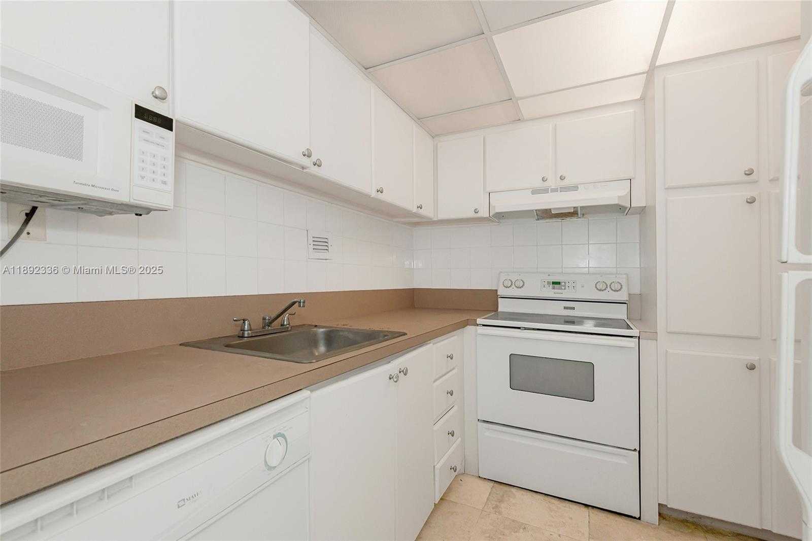 Small Image of 1000 WEST AVE #1517, Miami Beach Number 11