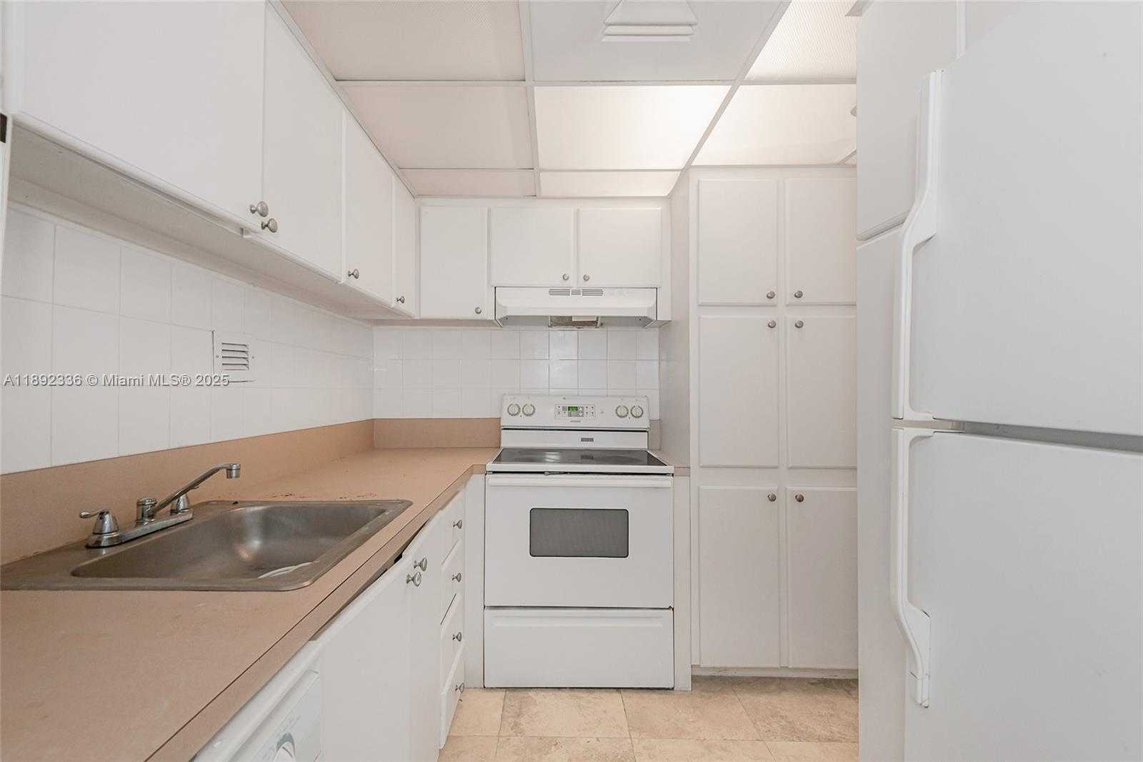Small Image of 1000 WEST AVE #1517, Miami Beach Number 12