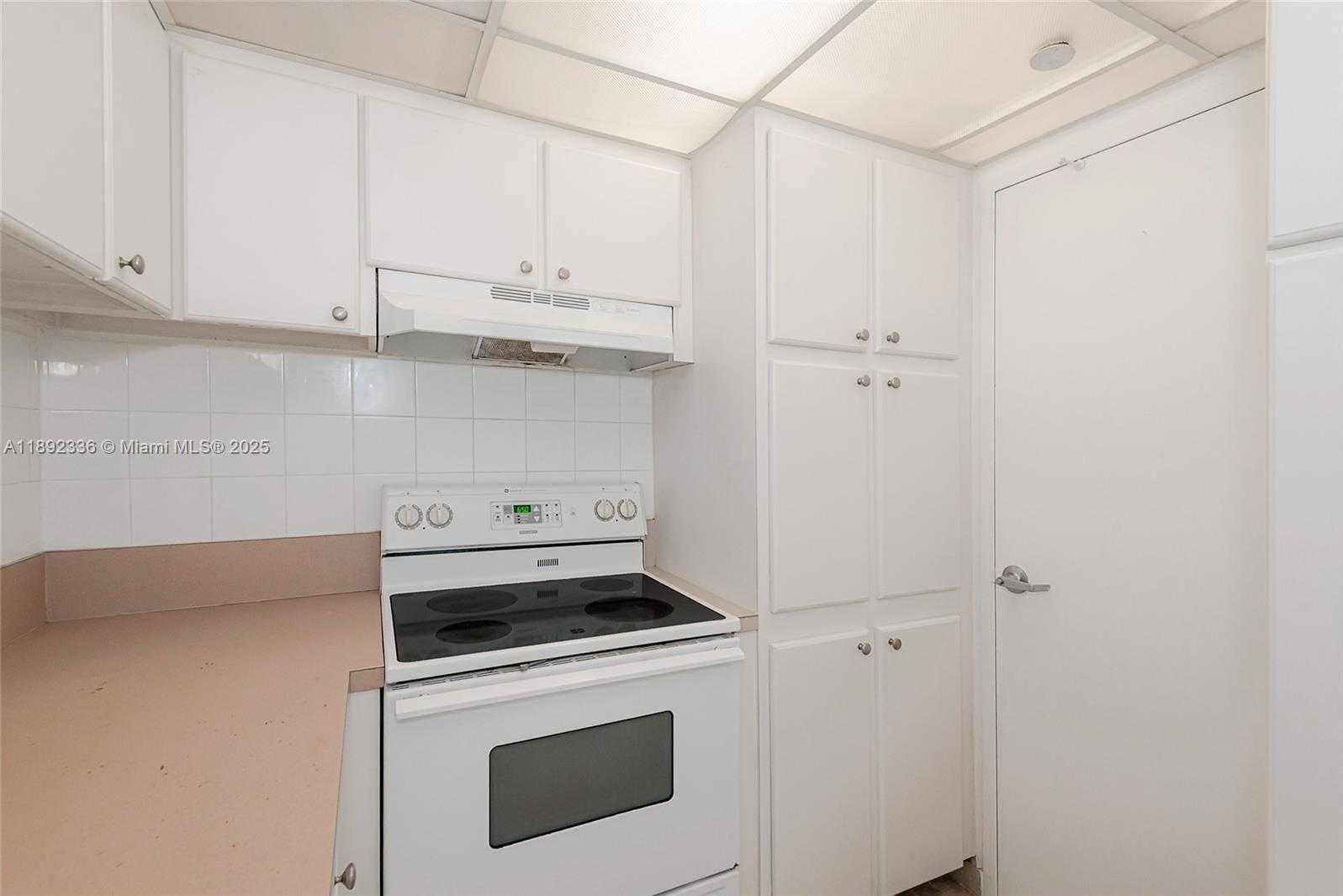 Small Image of 1000 WEST AVE #1517, Miami Beach Number 13